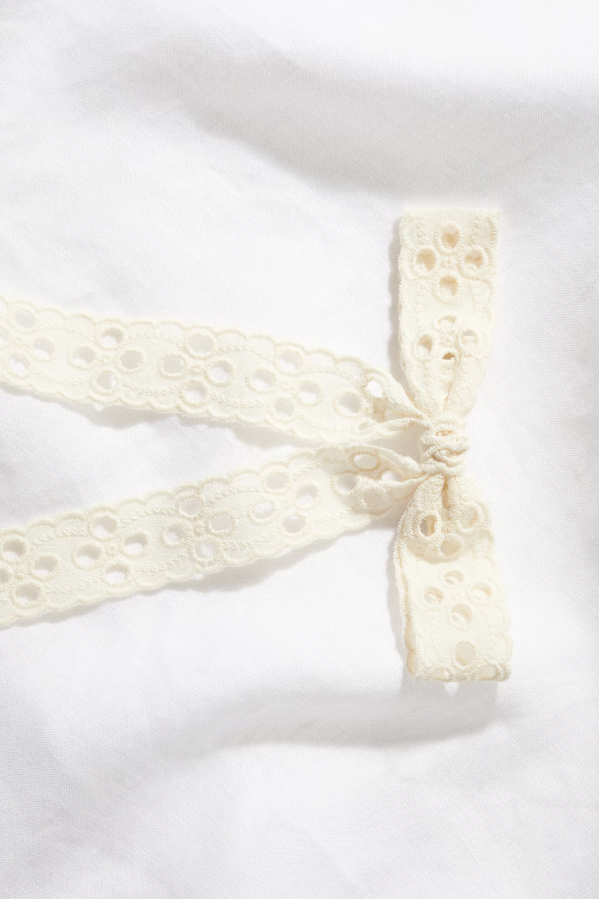 Broderie anglaise bow hair clip