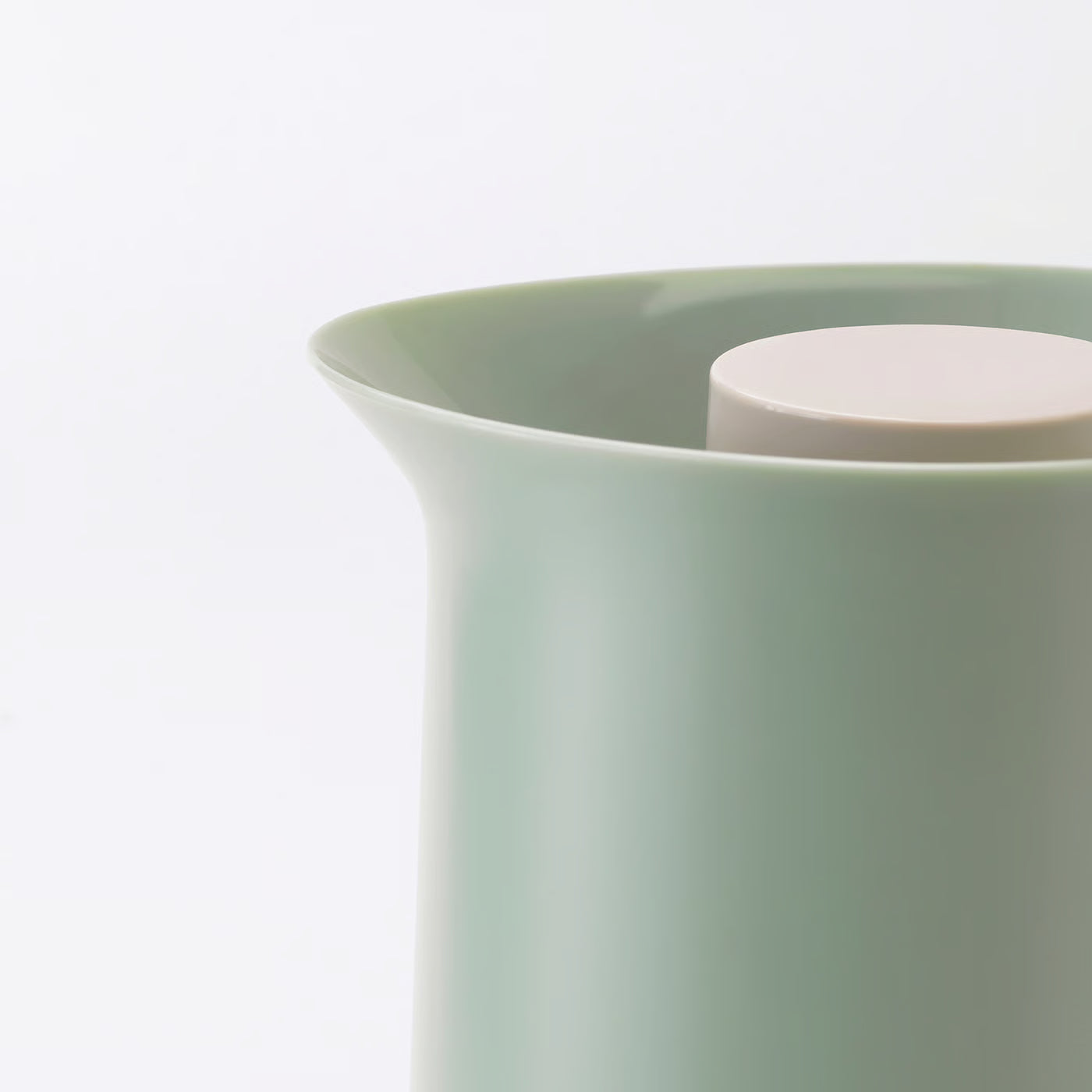 BEHÖVD Vacuum flask, light green/beige, 1 l