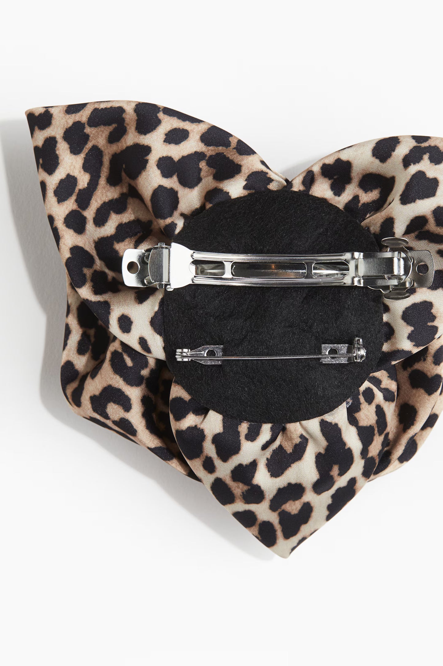 Flower-shaped hair clip