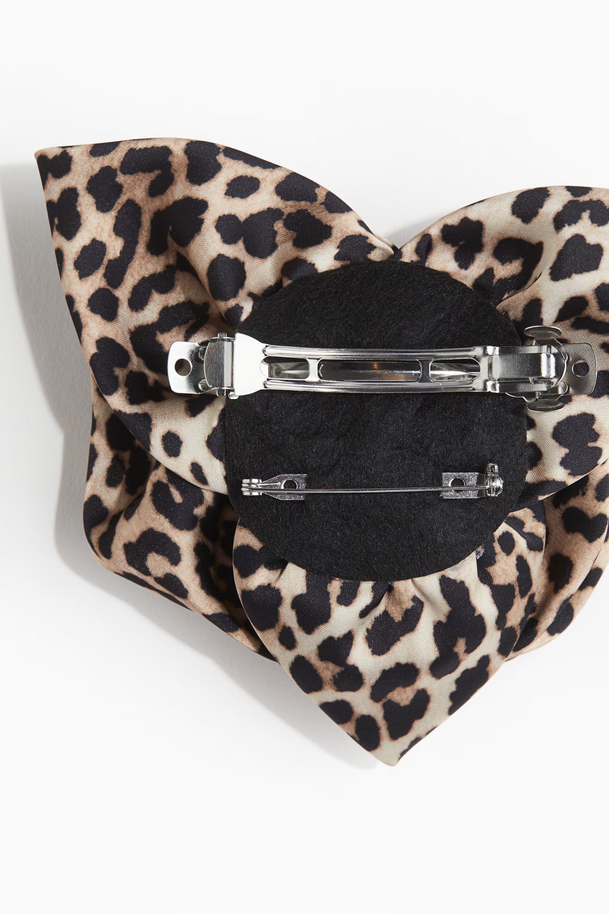 Flower-shaped hair clip