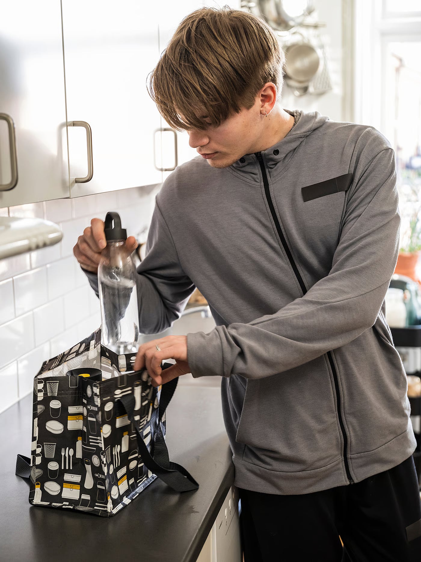 FLADDRIG Lunch bag, patterned grey, 25x16x27 cm