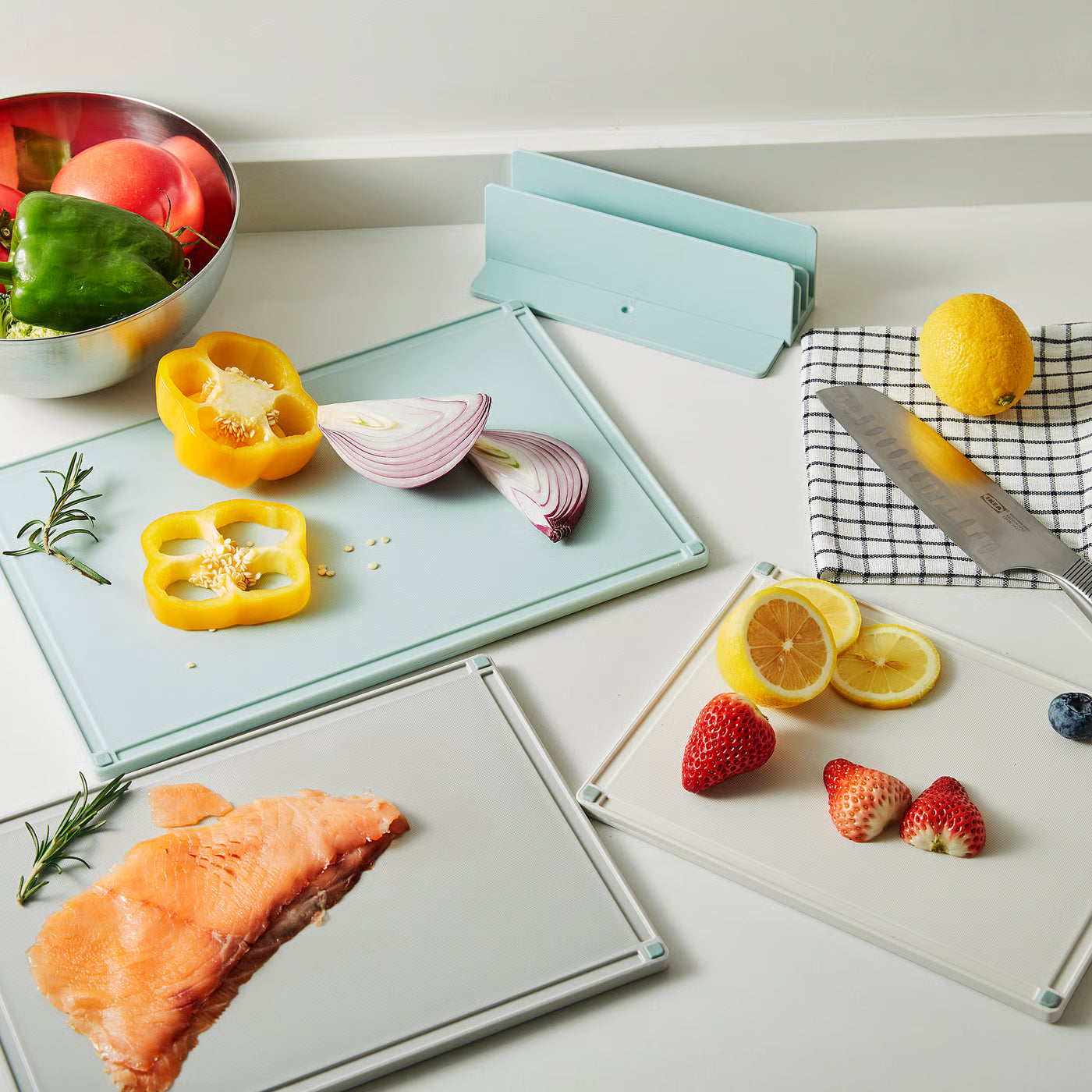 GUMMIHAJ Holder with 3 chopping boards, mixed colours