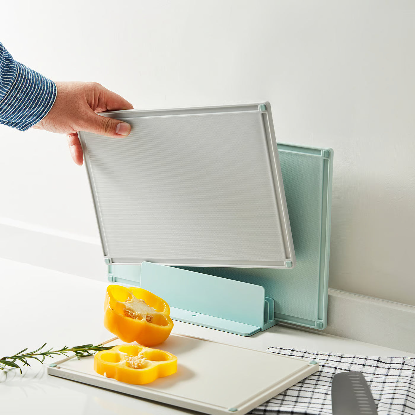 GUMMIHAJ Holder with 3 chopping boards, mixed colours