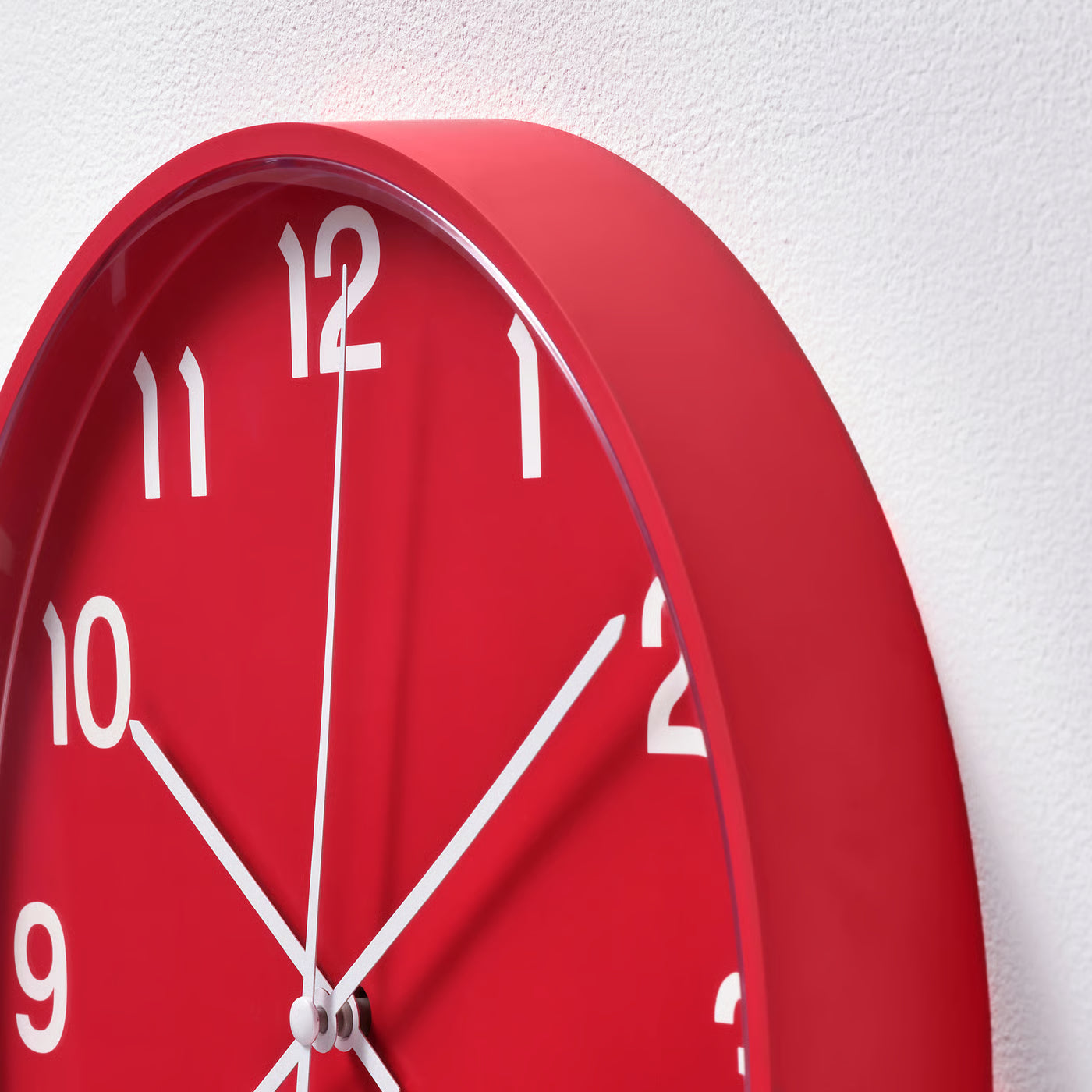 PLUTTIS Wall clock, red, 28 cm