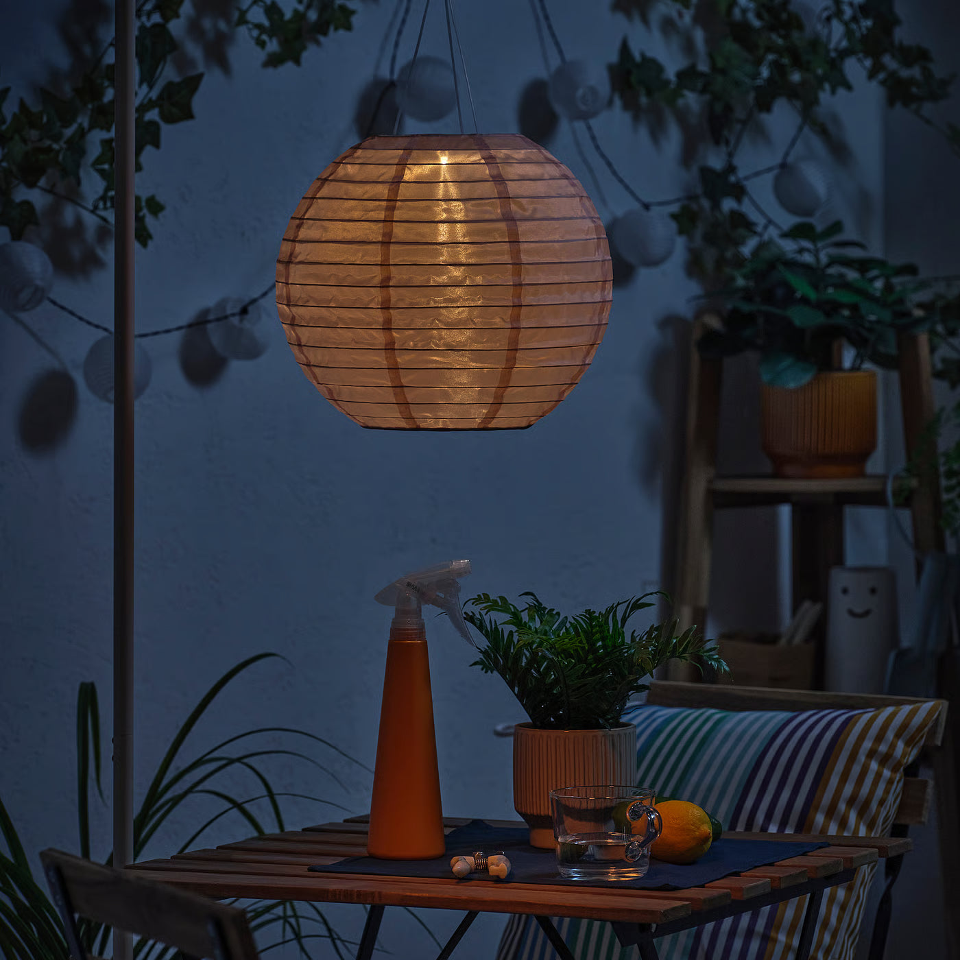 SOLVINDEN LED solar-powered pendant lamp, outdoor globe/pink, 30 cm
