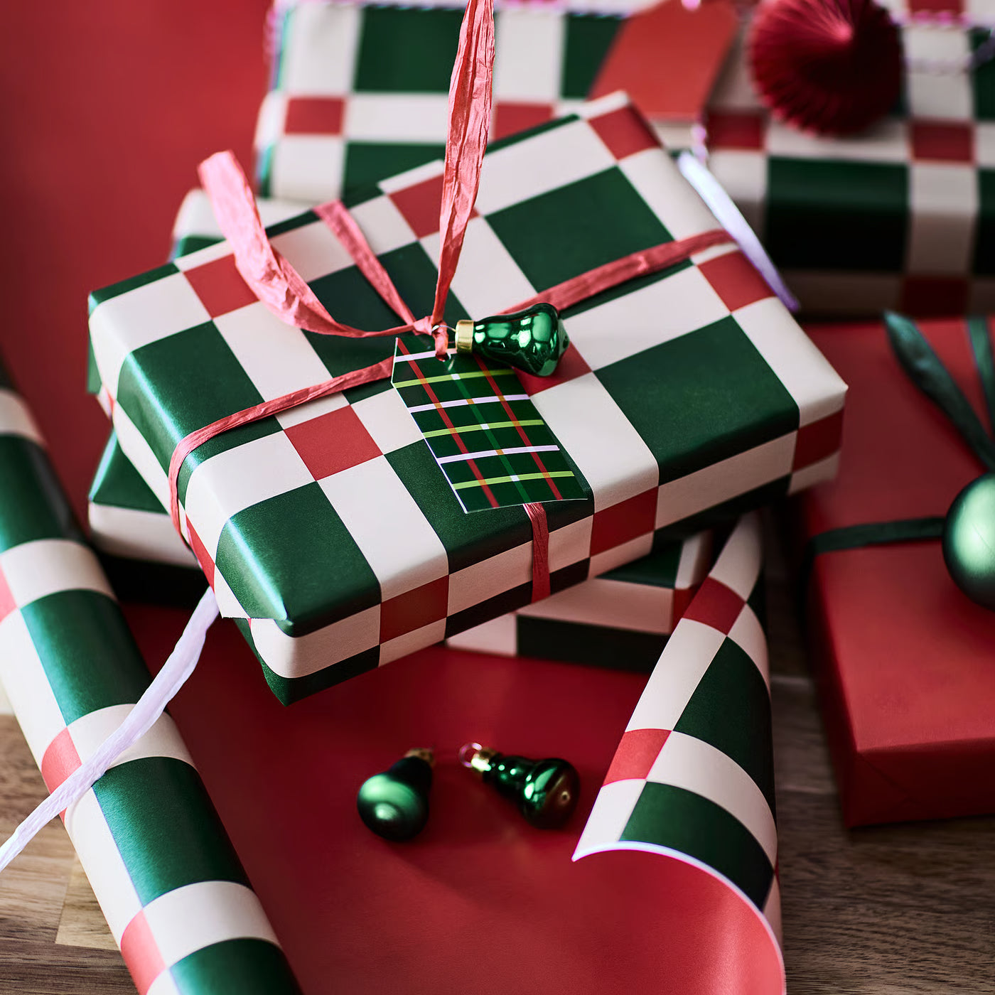 VINTERFINT Gift wrap roll, double sided multicolour/red, 3x0.7 m/2.10 m²